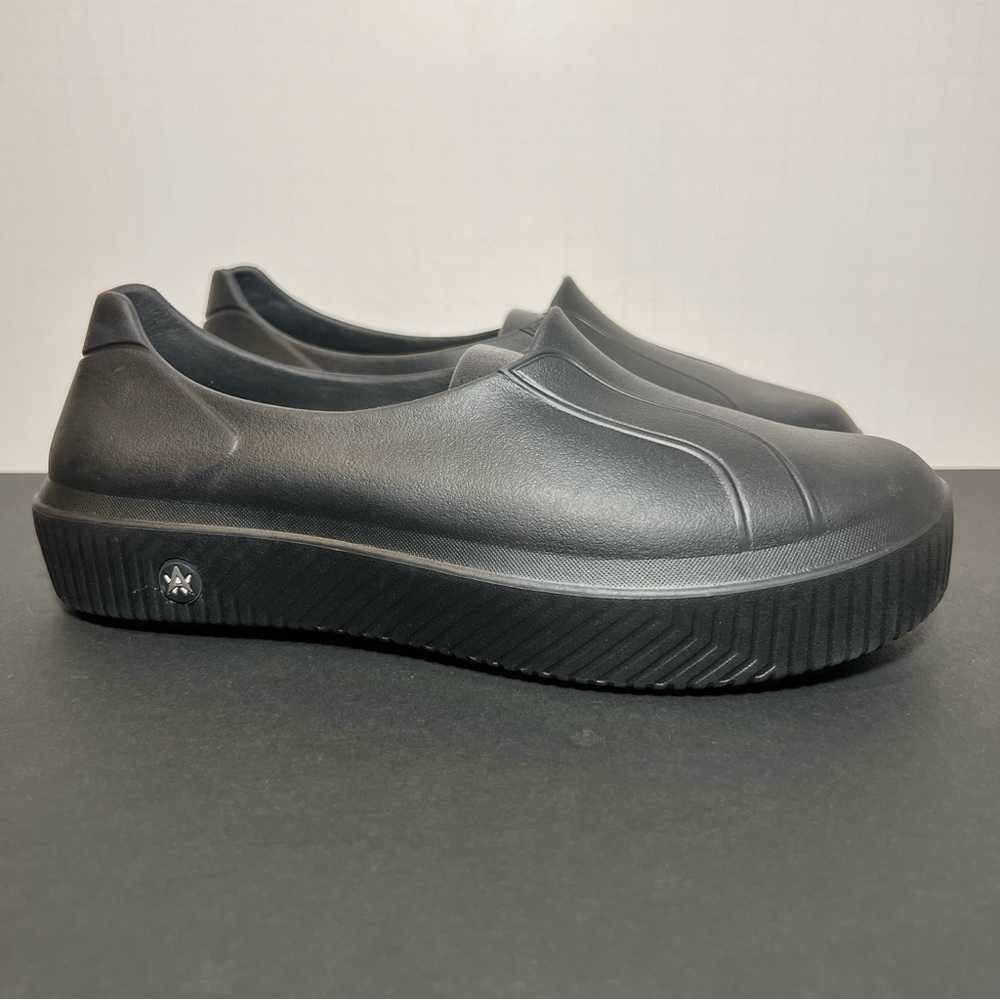 Womens ANYWEAR Rise Black Slip On Slip Resistant Work Shoes / Size 8